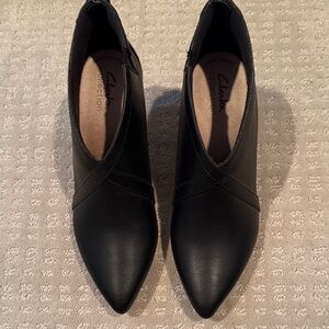 Clarks Collection Women's Black Ankle Booties 7.5